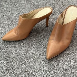 Nine West- Gold Tip -9M - Heeled Mules